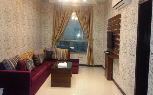 Dana Plaza 1