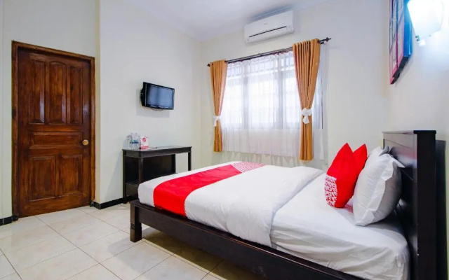 OYO 1650 Griya Joglo Homestay