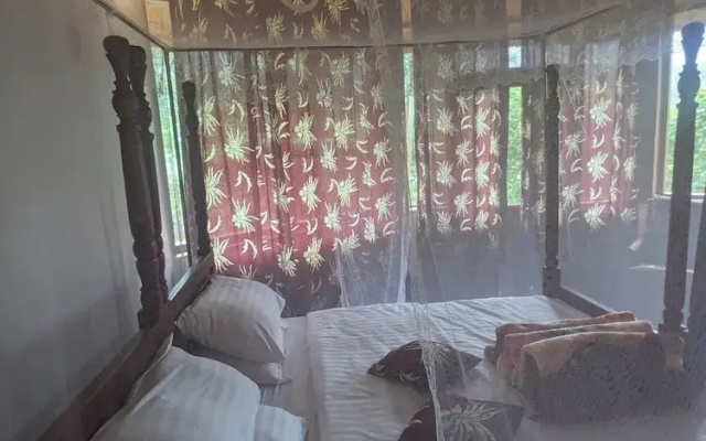 Cwmbale Eco-Tourist Lodge