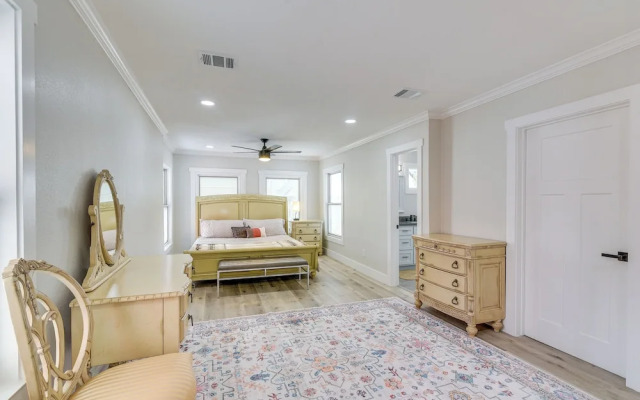 2-unit Houston Getaway Near NRG & Hermann Park