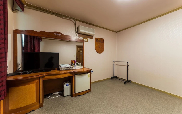 Hwaseong Yedawon Motel