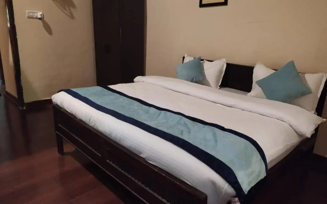 Rhea Safari Lodge