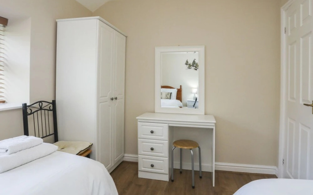 3 The Coach House - Penthouse Apartment