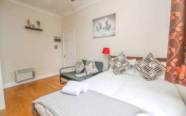 City view flat at Liverpool st Brick Ln