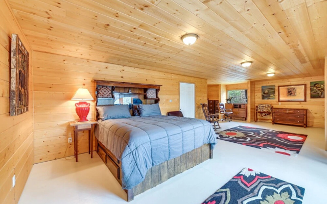 Spacious Soldotna Home w/ Mackey Lake Views!