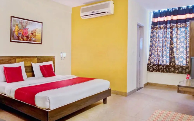 OYO 11093 Hotel Rathod Suites