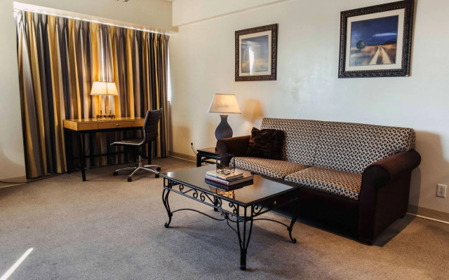 Stamford Suites