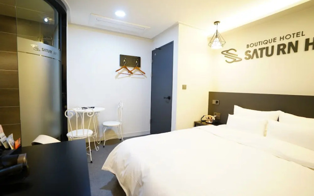 Saturn Hotel