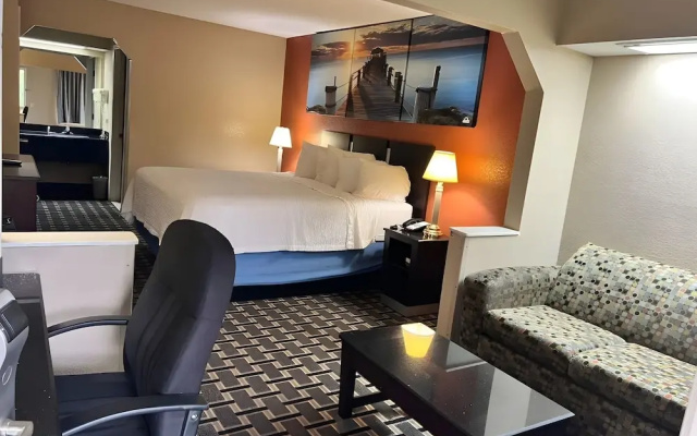 Days Inn & Suites Pine Bluff