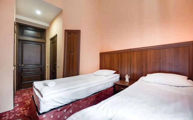 Deluxe Hotel