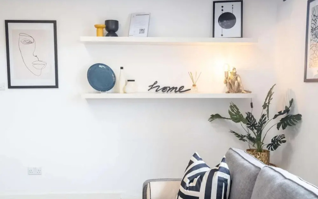 City View Three-bed Premier Apartment London