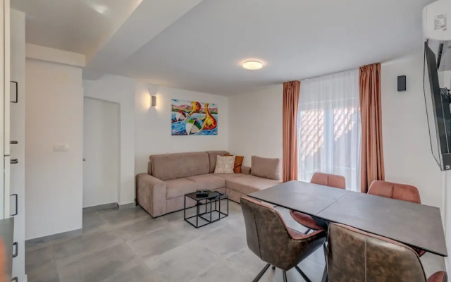 Apt With Terrace and sea View, in Heart of Split