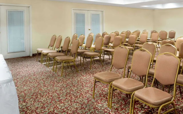 Days Inn Suites Pocahontas