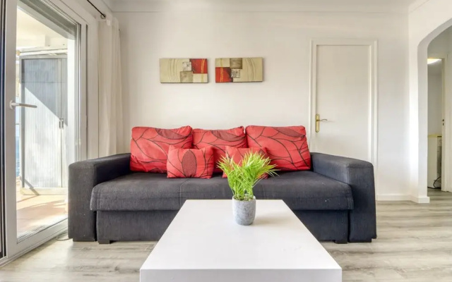 Apartment in Rosas Near Playa de Canyelles
