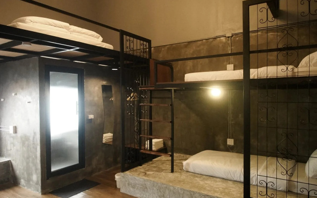Silom Space Hostel