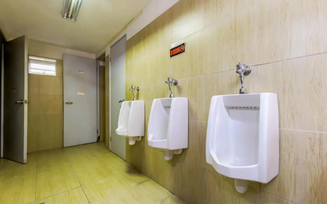 Metro Deluxe Residences near World Trade Center