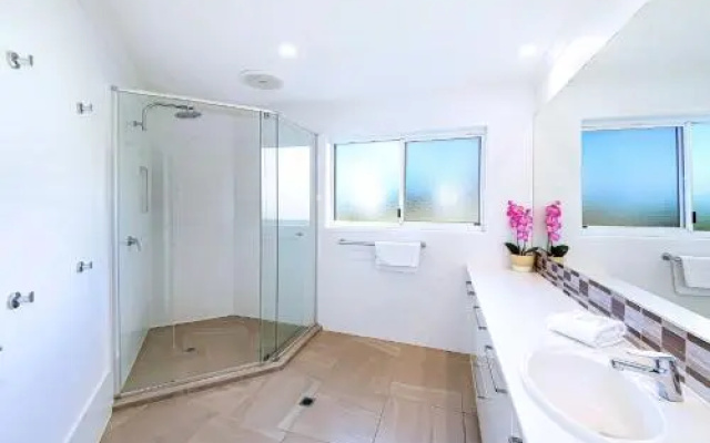 10 Mona Vista Crt Coolum Beach VIEWS WiFi Pet Friendly