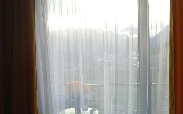 Roshka Apartment 307