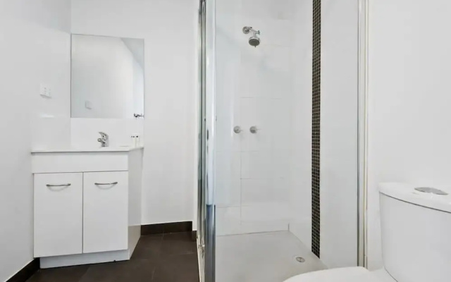 Executive and Spacious Apartment With Balcony