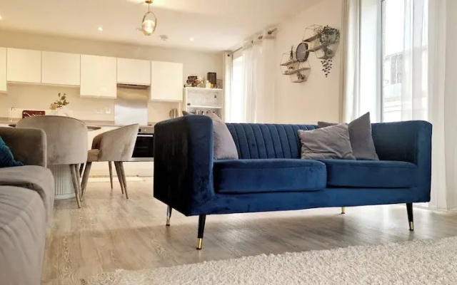 Gym, Free Parking, 25 Mins to Central London