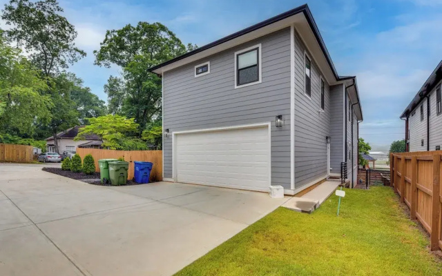 Couples Getaway Near Dtwn ATL & Mercedes-benz!