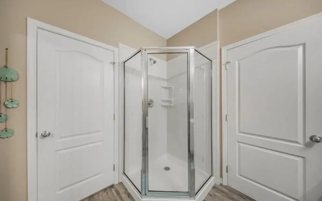 Exceptional Condo Directly on Beach With Pool