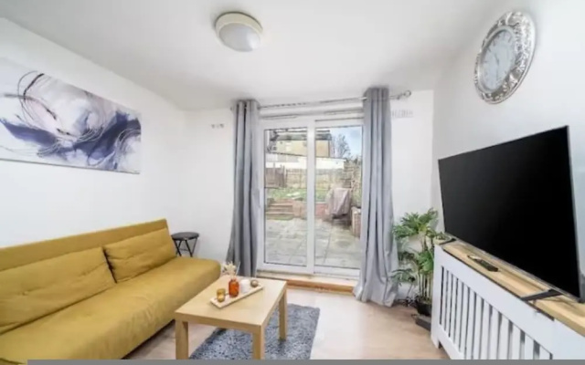 Cozy 2BR Family Apartment - London N22 Sleeps 6