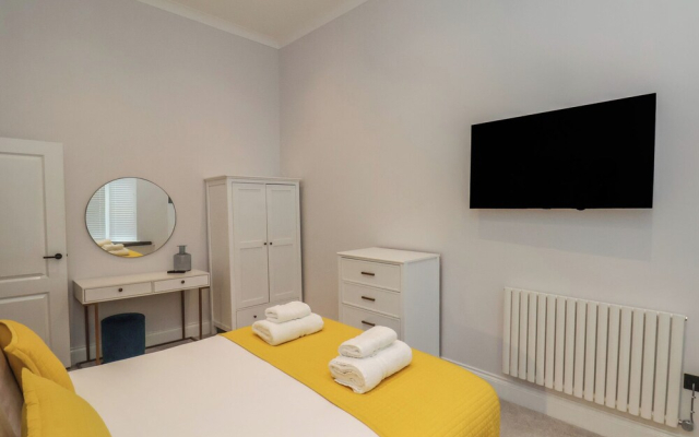 The Salisbury Apartment 105