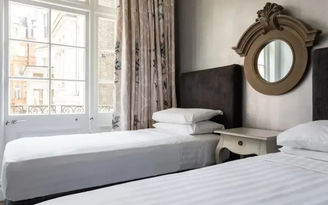 Gledhow Gardens Viii by Onefinestay