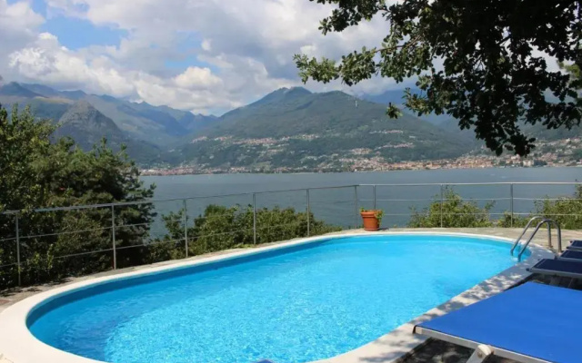 Villa Erica con piscina privata sul lago di Como
