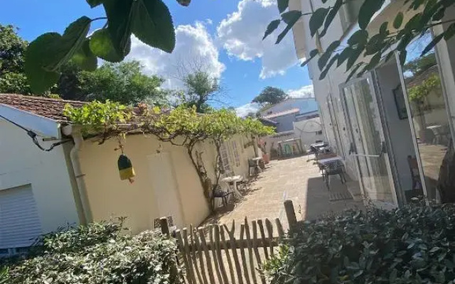 Htel Au Bon Landais