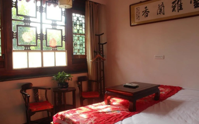 City Wall Old House.Ji Residence