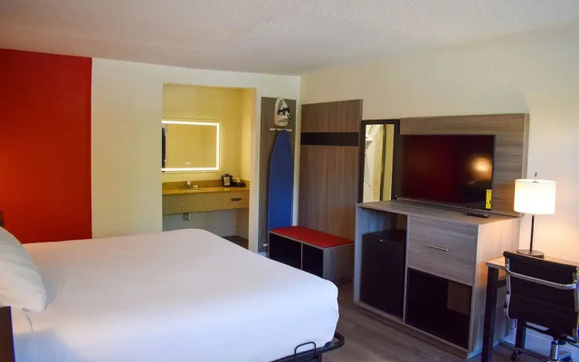 Ramada by Wyndham Cleveland Airport West