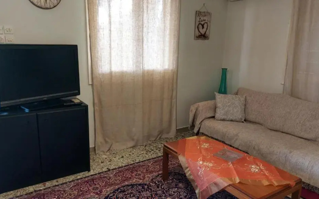 Airport Friendly House 2