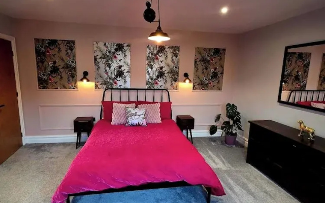 Luxurious 5-bedroom House Rental With Scenic Countryside Views
