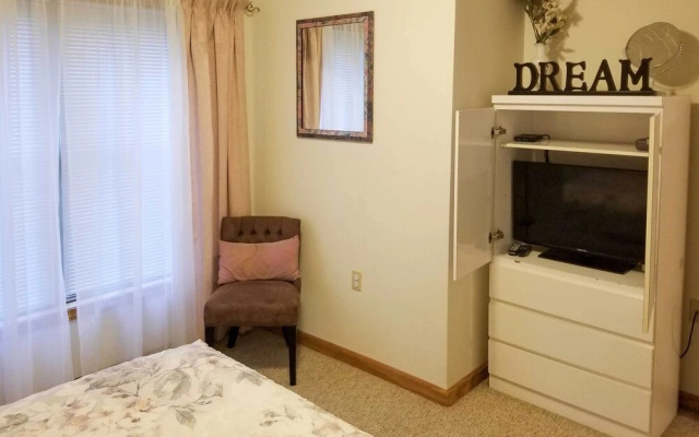 Pocono Mountain Home w/ 3 Community Lakes!