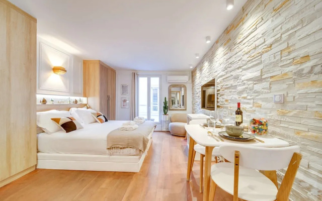 Historical Apartment in the Heart of Paris - 2