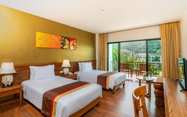 Naithonburi Beach Resort