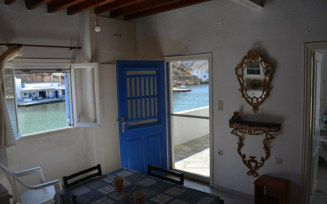 Droufakos’ home - Beachfront Lux 2BD apt. w. Views