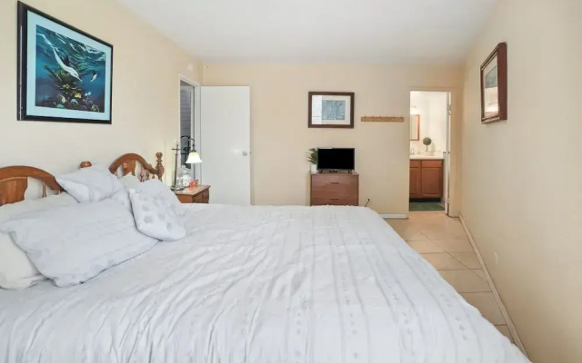 Island Breeze 2 Bedroom Condo by RedAwning