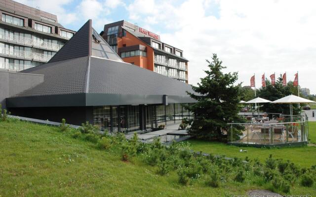 Отель Vanagupe Spa and Conference Centre Литва, Паланга - отзывы, цены и фото номеров - забронировать отель Vanagupe Spa and Conference Centre онлайн вид на фасад