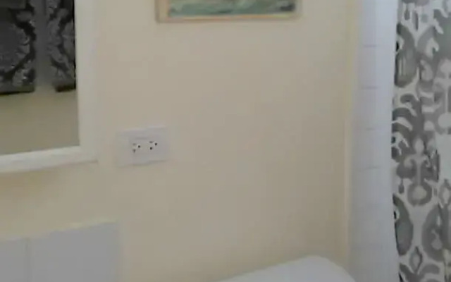 Renovated one bedroom 2 min to the beach