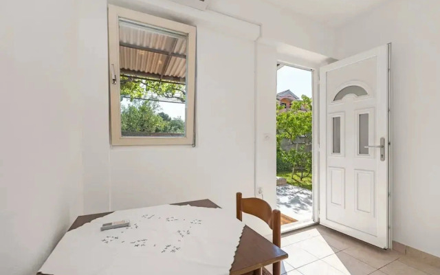 Cozy Apartment in Sibenik-brodarica