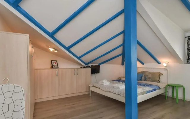 The Ivy House - A Cozy Attic near the City Center
