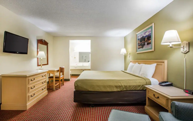 Econo Lodge Sequoia Area