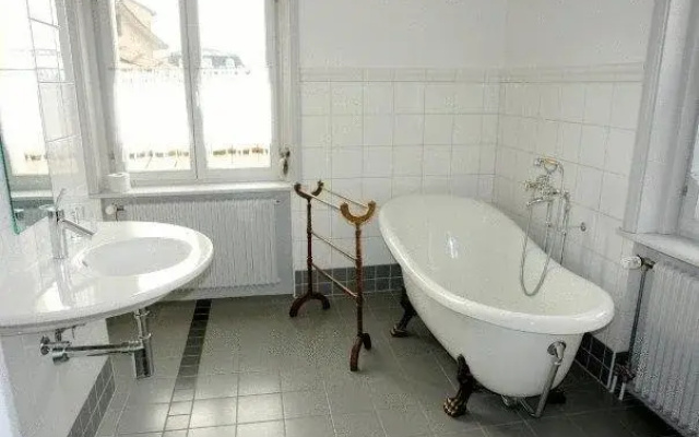 Hôtel de la Gare, La Petite Gilberte