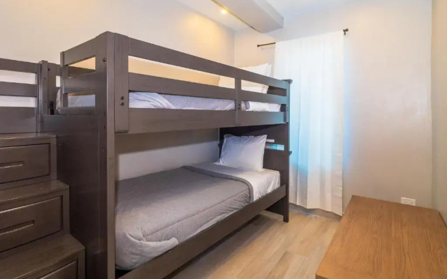 Newly Renovated 8 Bedroom Ocean Front Villa with Pool