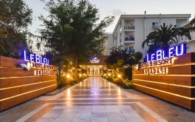 Le Bleu Hotel & Resort вид на фасад