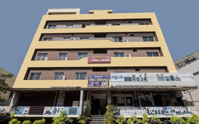 OYO 79382 Anu Grand