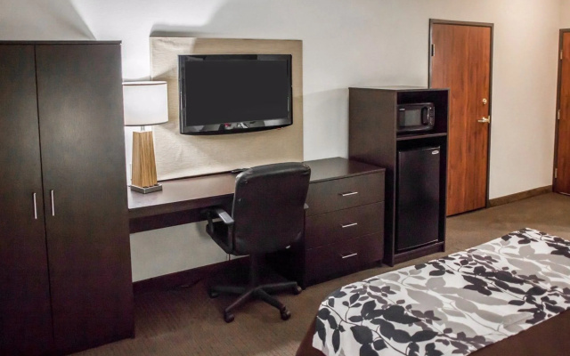 Garner Hotel Topeka West by IHG